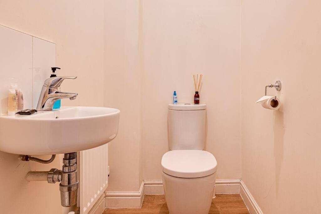 Cosy 2 Bedroom Home In Wigan Exterior foto