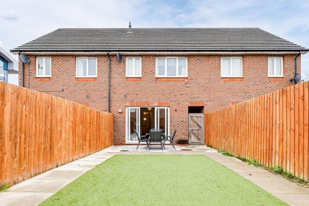 Cosy 2 Bedroom Home In Wigan Exterior foto